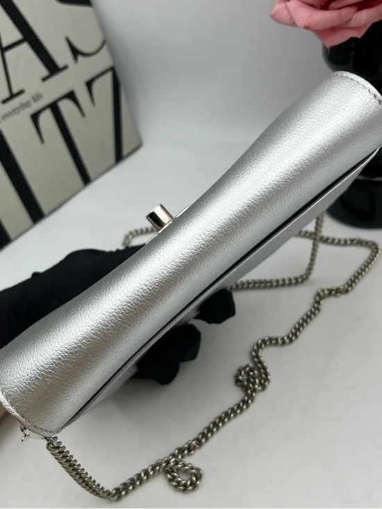 Louis Vuitton | Lockme Collection Silver Chain Bag | Microchip Version - Picture 4 of 11